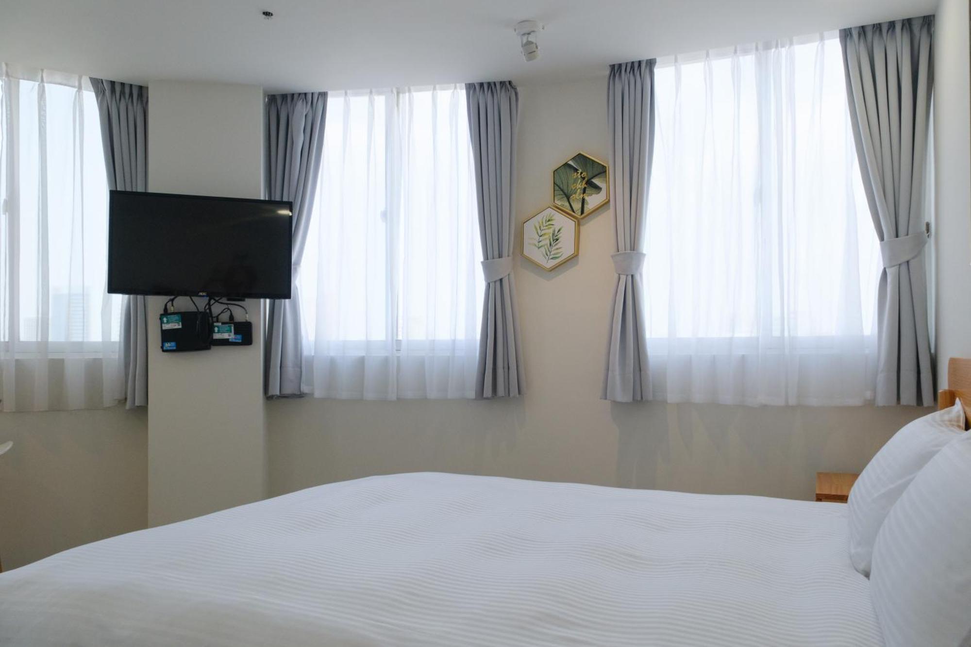 See U Apartment Tainan Buitenkant foto
